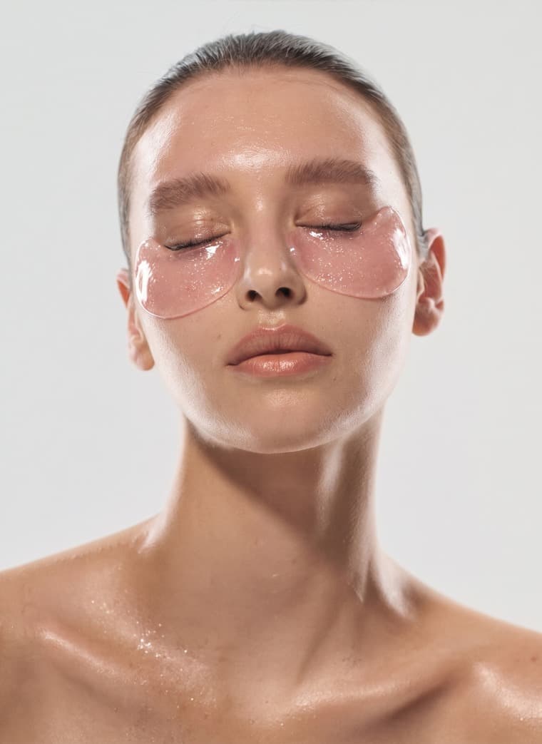 Modelo usando Parches de Ojos PDRN Retinal
