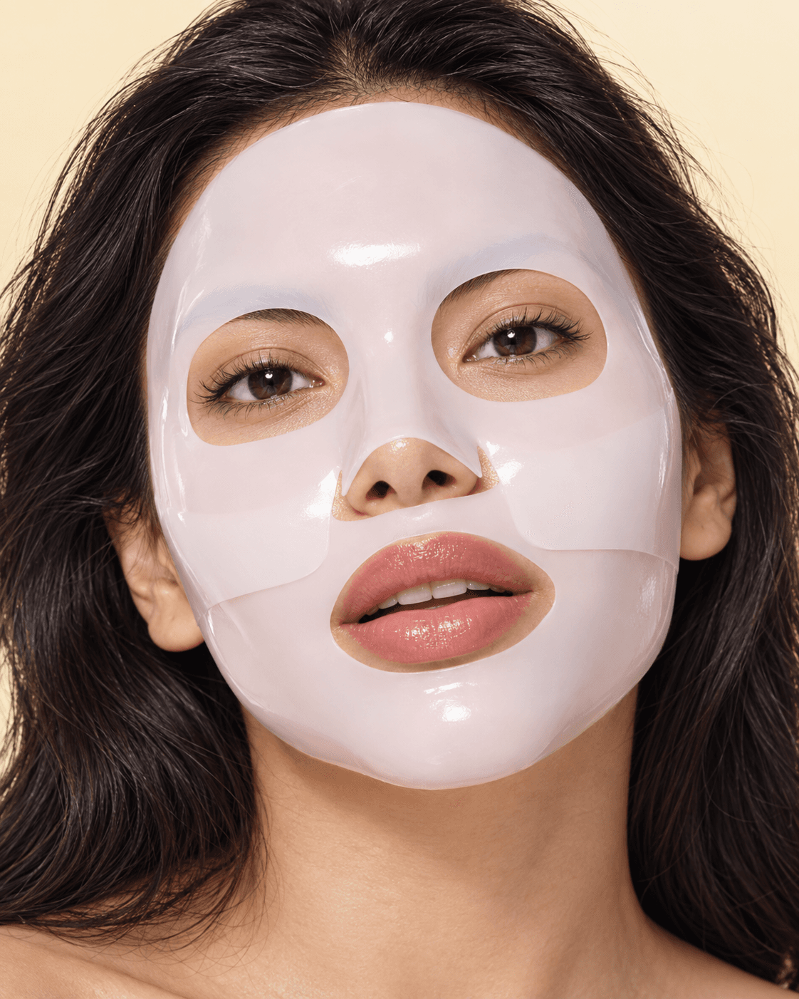 Modelo usando Mascarilla Bio-Colágeno Real Deep